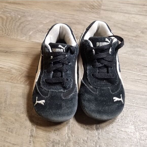 Puma tennis shoes  - Picture 1 of 5